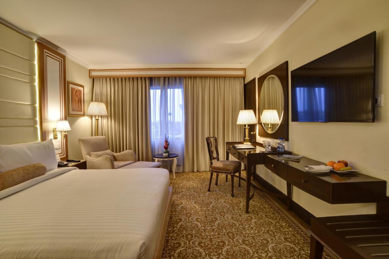 Pearl Continental Hotel, Lahore Exterior photo A room at the hotel