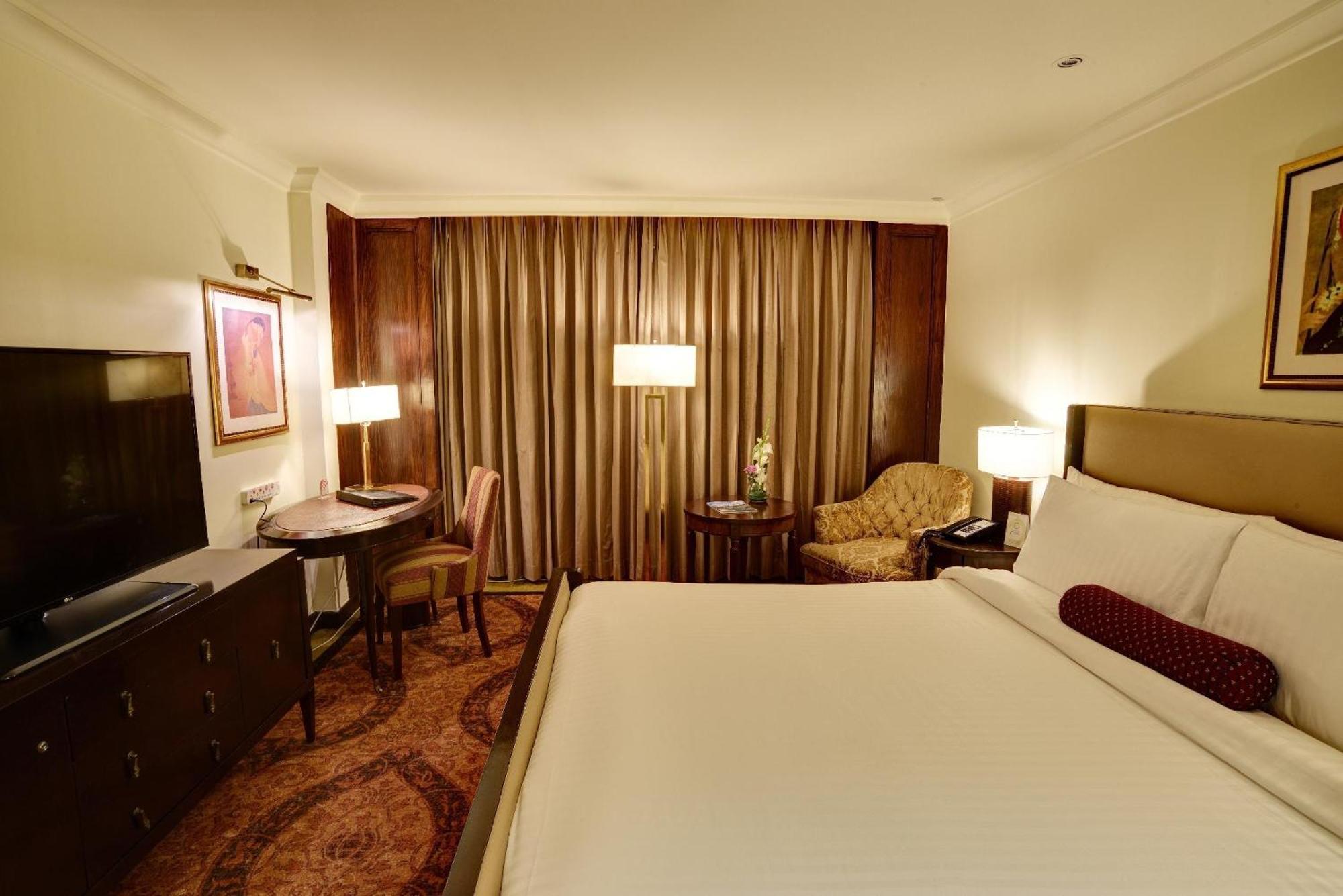 Pearl Continental Hotel, Lahore Exterior photo A room at the Taj Mahal Palace